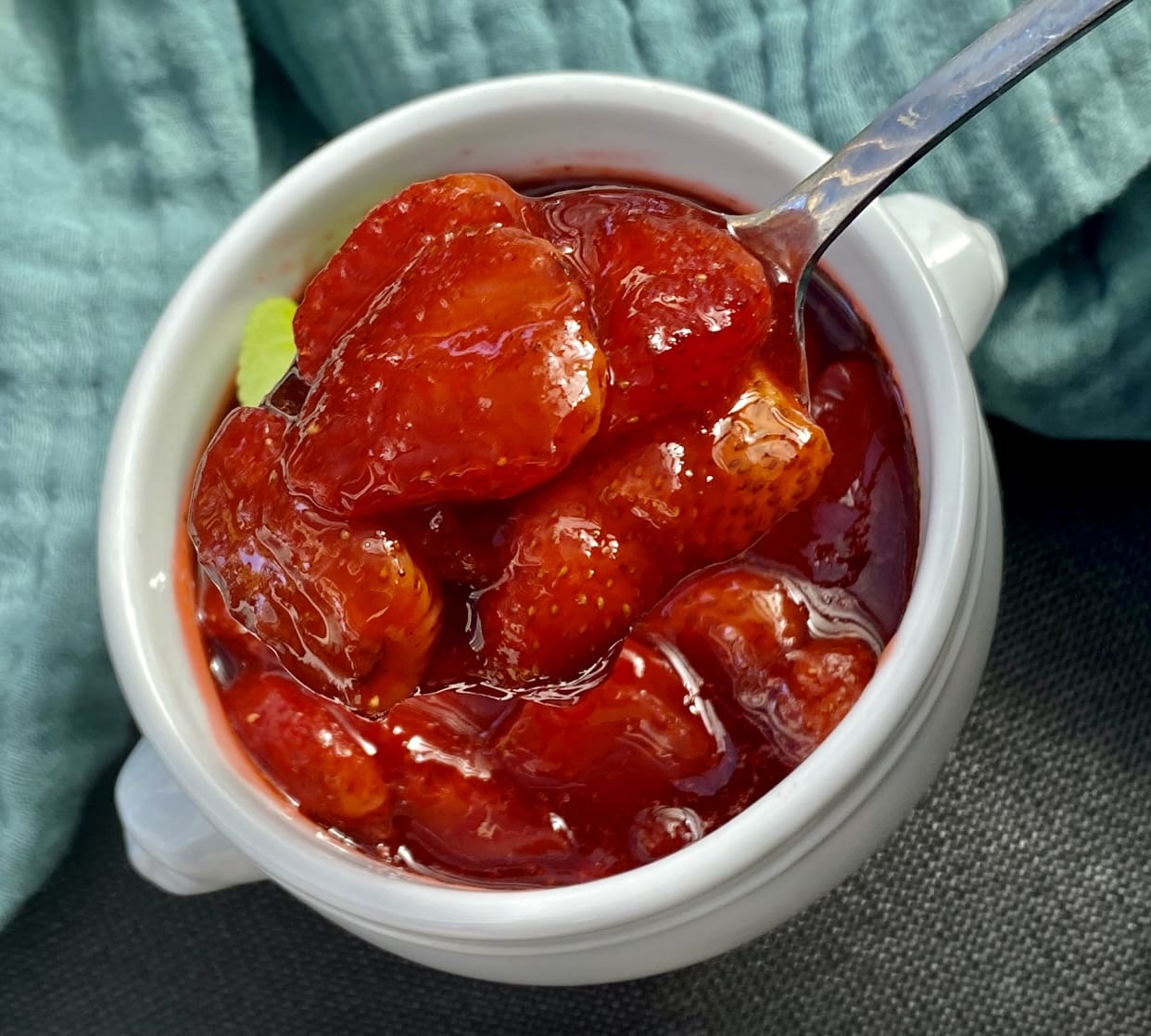 EASY easy STRAWBERRY COMPOTE