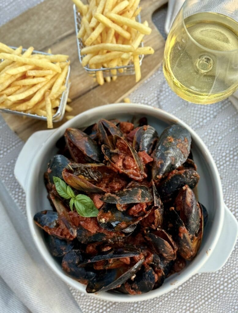 Mussels in Spicy Tomato Sauce